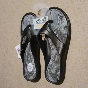 Skechers, women's, yoga foam, flip flops. Size 7